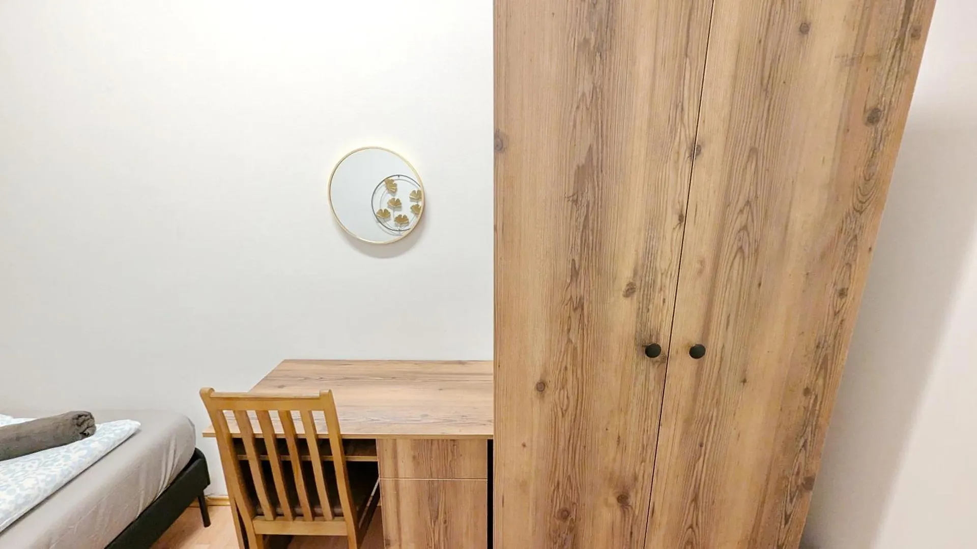 Homestay Spacious Rooms - 15 Min From Airport & City Center, 5 Min From Vienna Main-Bus Station Ez8