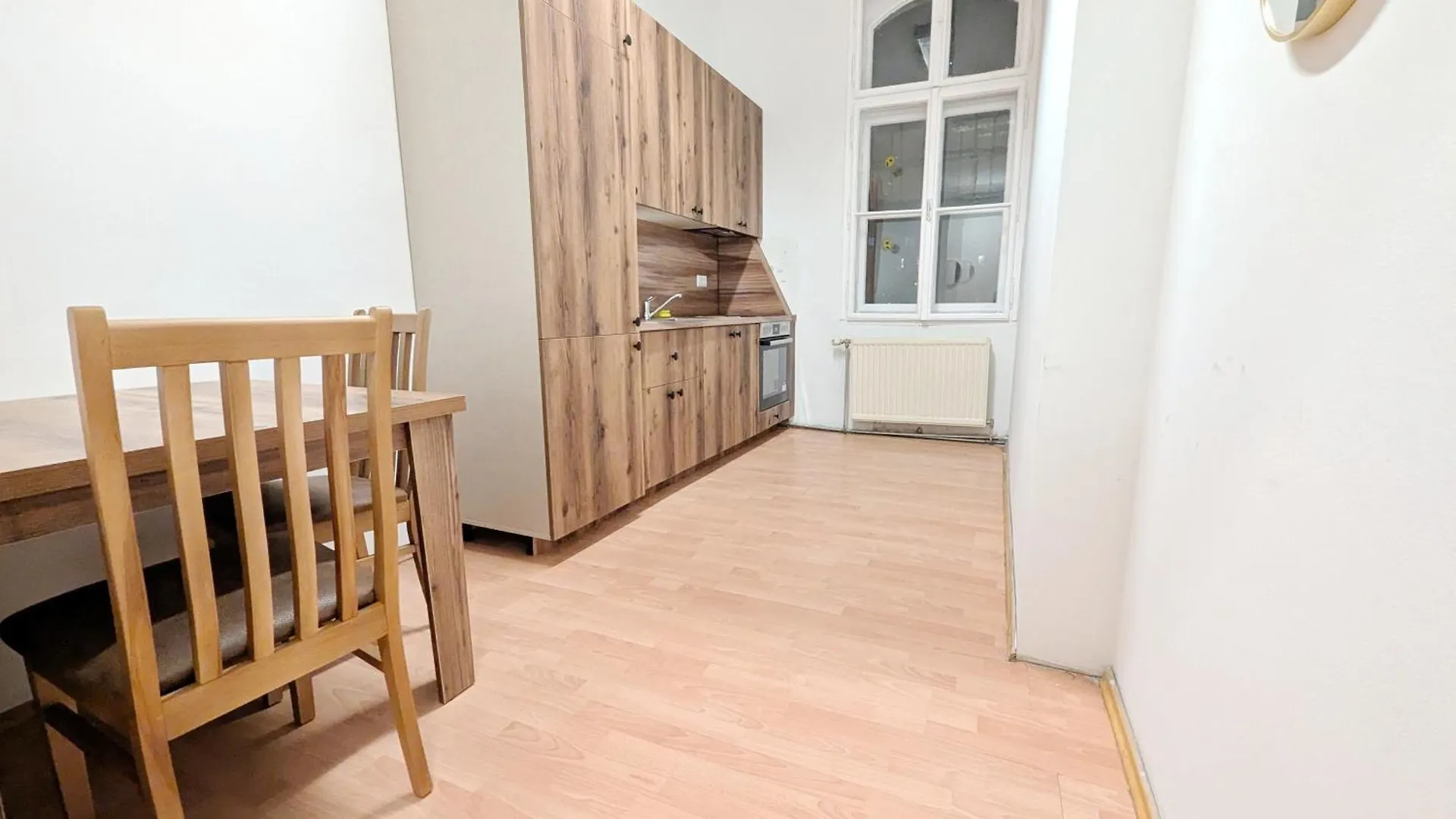 Spacious Rooms - 15 Min From Airport & City Center, 5 Min From Vienna Main-Bus Station Ez8 Austria