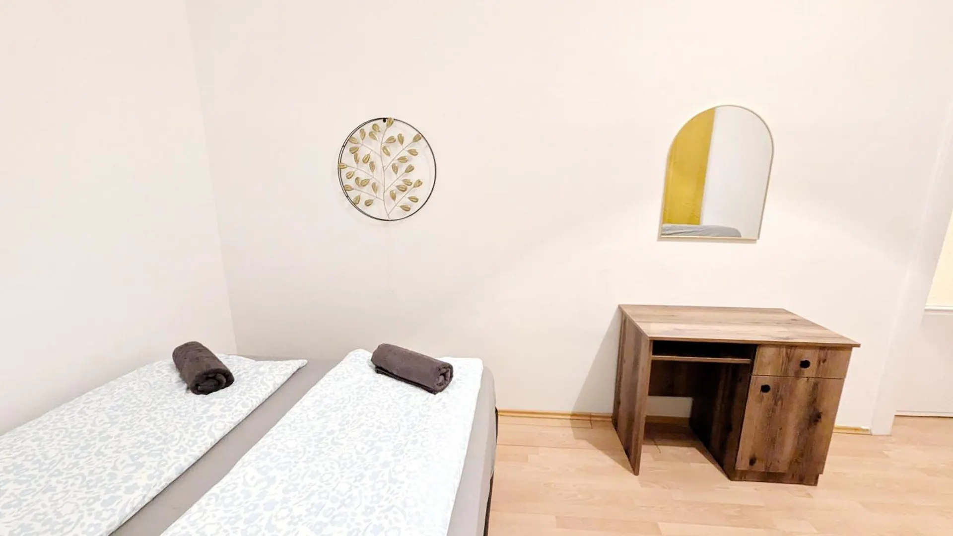 Spacious Rooms - 15 Min From Airport & City Center, 5 Min From Vienna Main-Bus Station Ez8 0*,  Austria