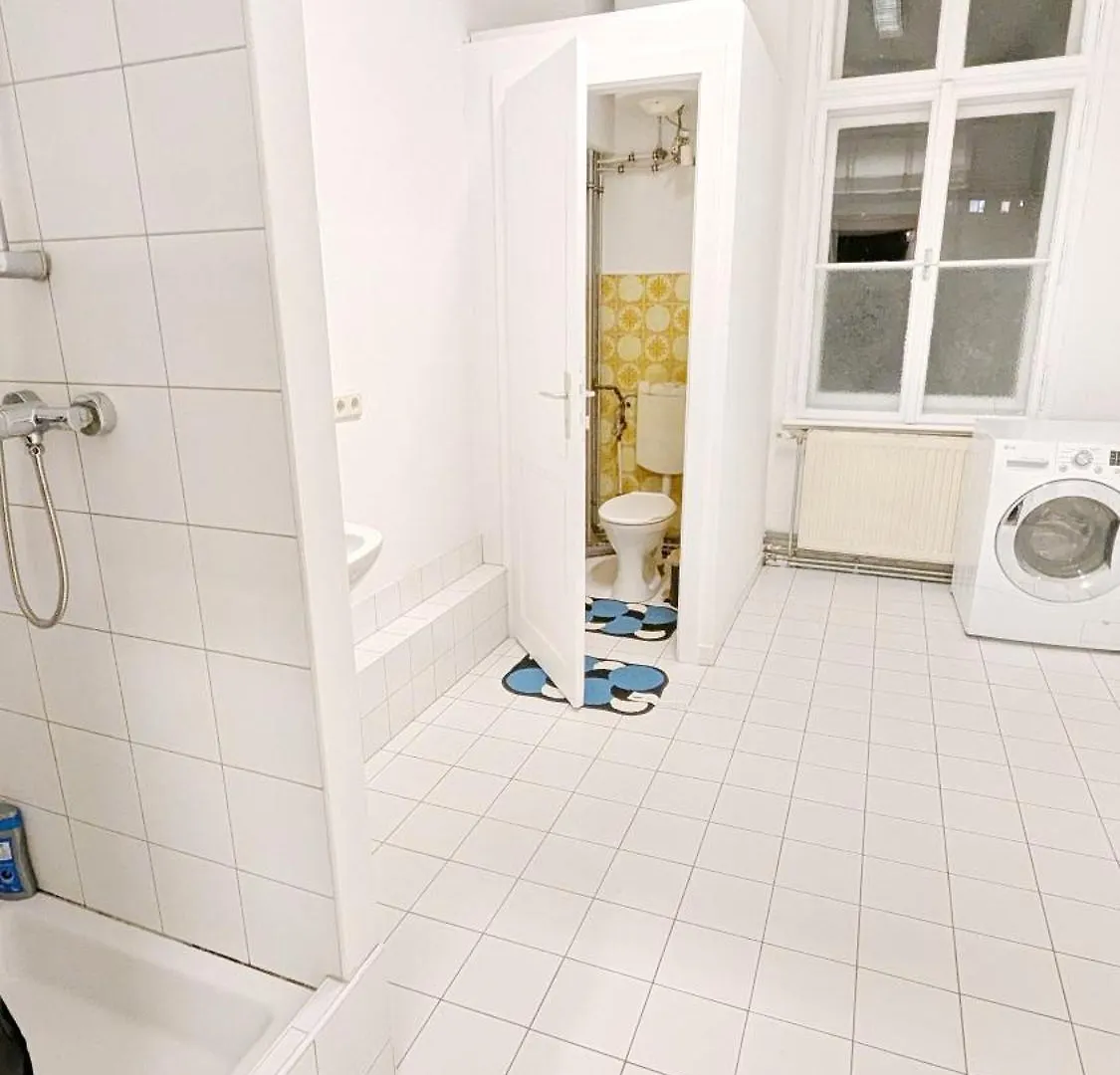 Spacious Rooms - 15 Min From Airport & City Center, 5 Min From Vienna Main-Bus Station Ez8